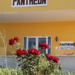 Pantheon מלון 2*